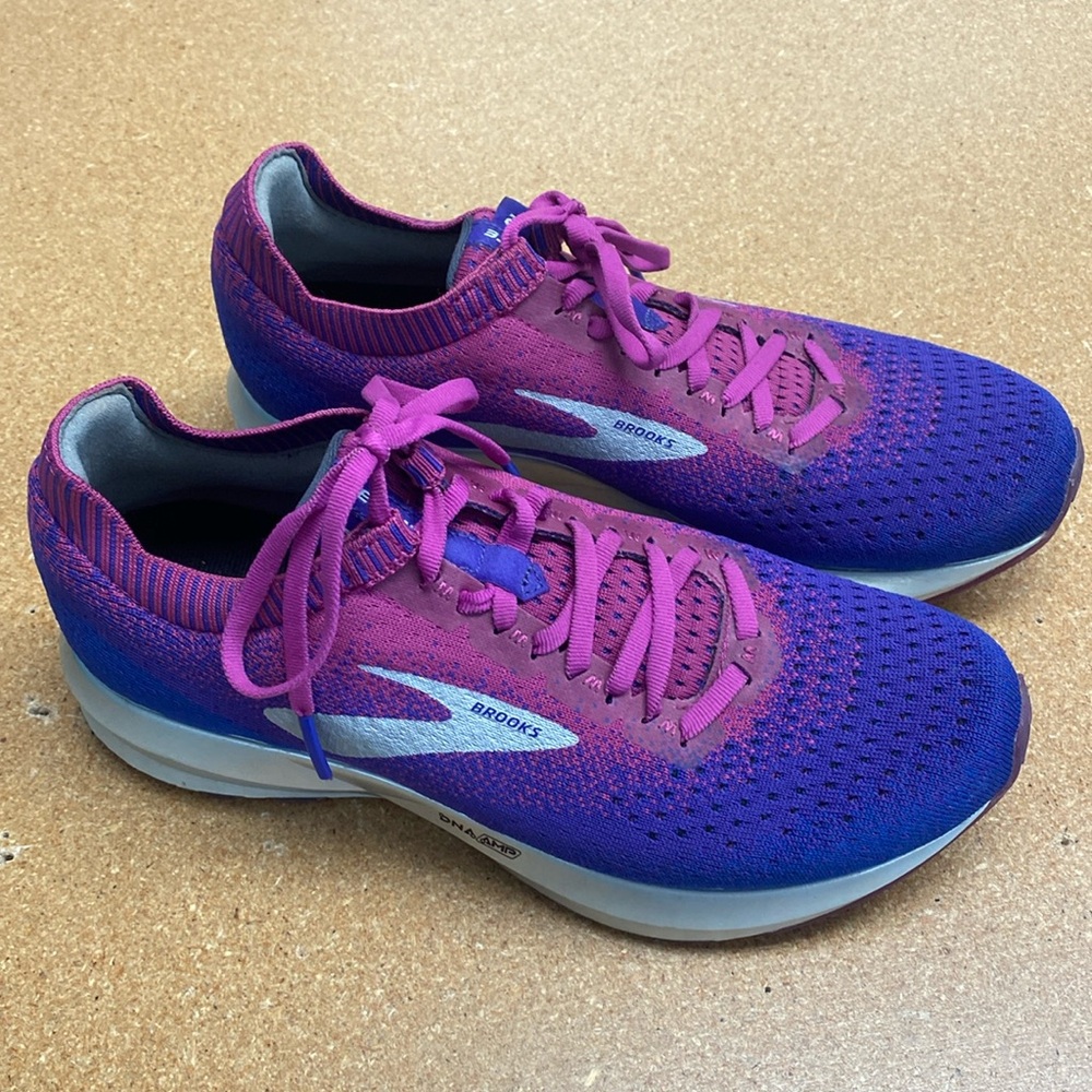 👟BROOKS